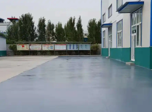 河西彩色路面喷涂翻新的材料对冬季